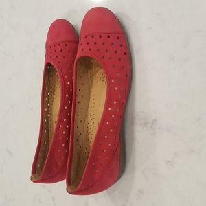 NWOT Gabor Perforated Ballet Flats Red Suede Size: 8us (5.5uk, 38eu)